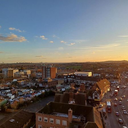 Luxury Apartment With Stunning Views On 10Th Floor Edgware Exterior photo