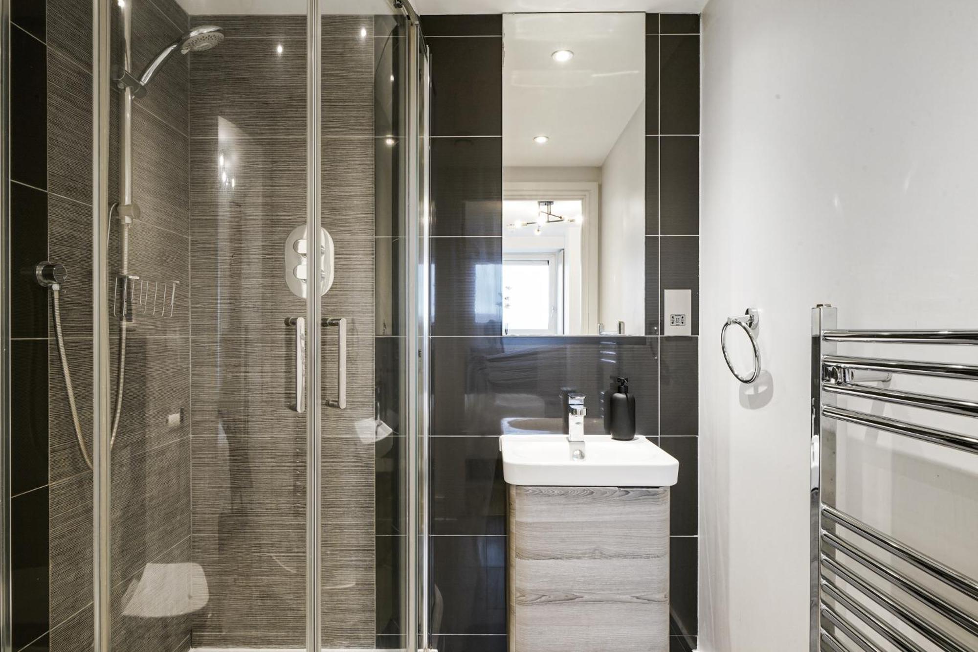 Luxury Apartment With Stunning Views On 10Th Floor Edgware Exterior photo