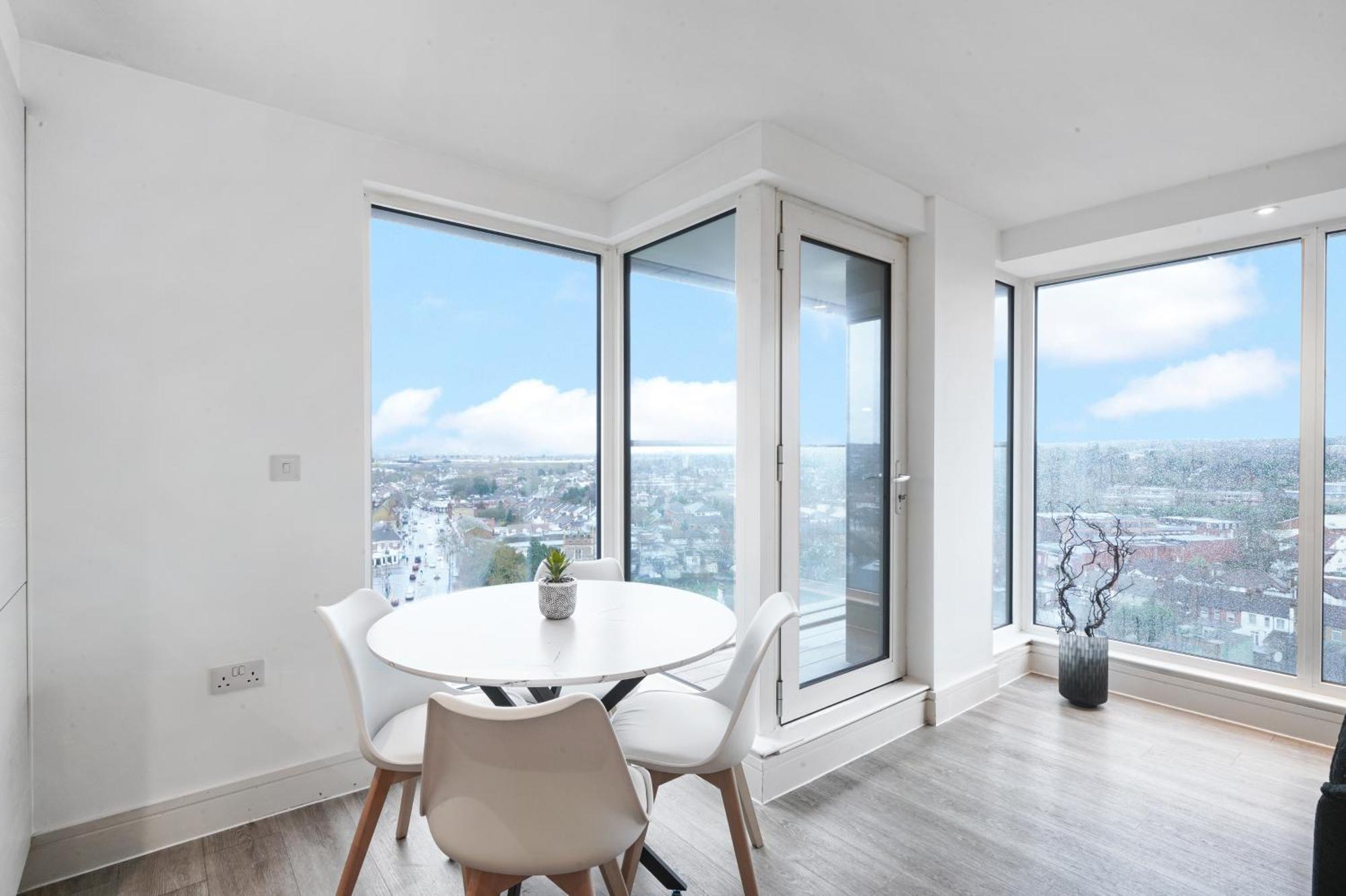Luxury Apartment With Stunning Views On 10Th Floor Edgware Exterior photo
