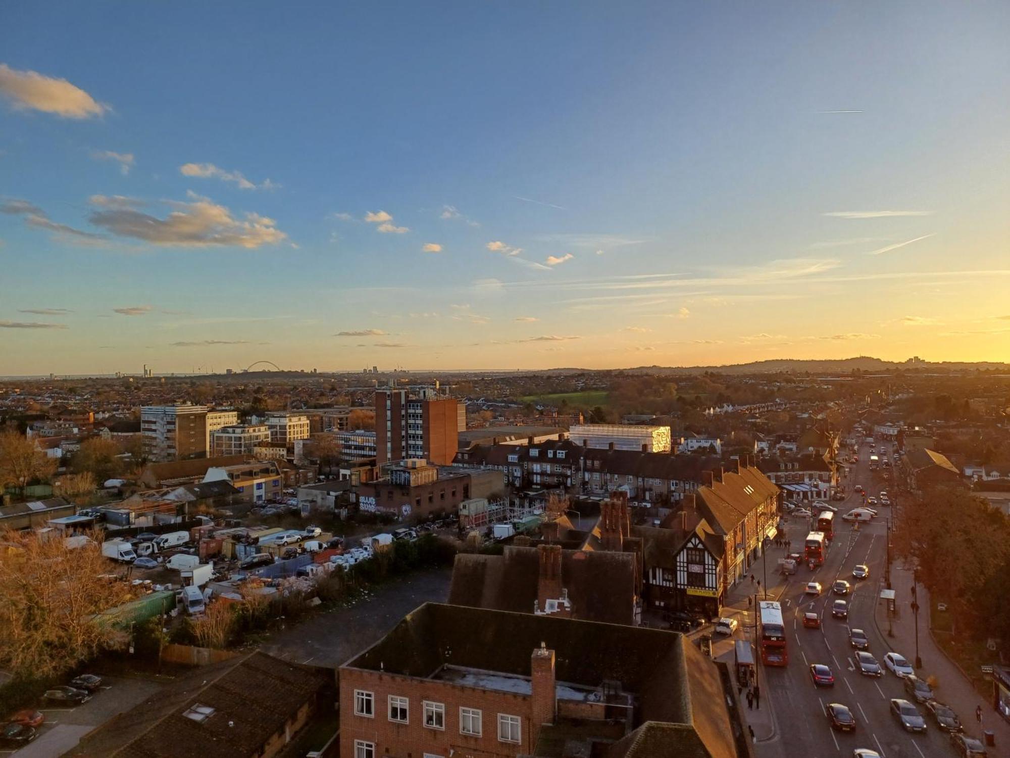 Luxury Apartment With Stunning Views On 10Th Floor Edgware Exterior photo